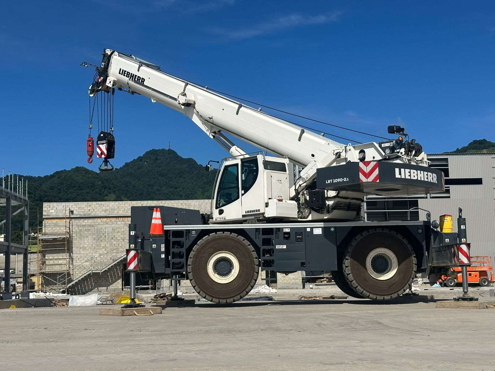Rough-terrain crane